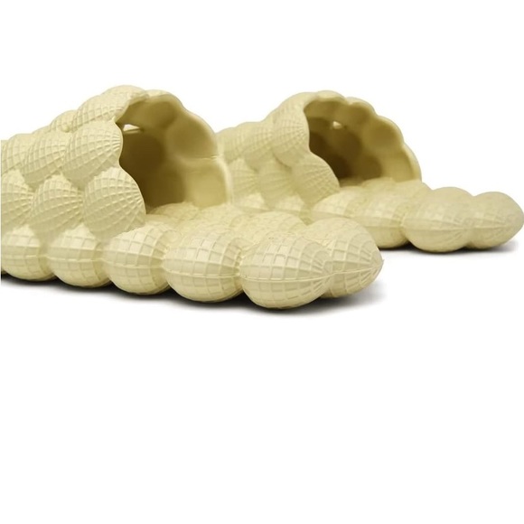 NWT 🎉LAST PAIR🎉Bubble Golf Ball Slippers - Picture 2 of 10